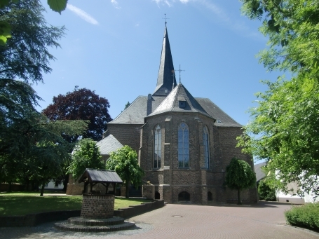 Xanten-Vynen : Kirchstraße, kath. Pfarrkirche St. Martin